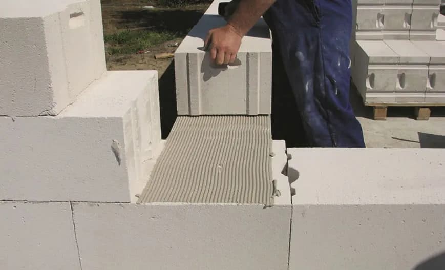 Ile zaprawy do bloczków betonowych? Uniknij kosztownych błędów przy budowie Ile zaprawy do bloczków betonowych? Uniknij kosztownych błędów przy budowie
