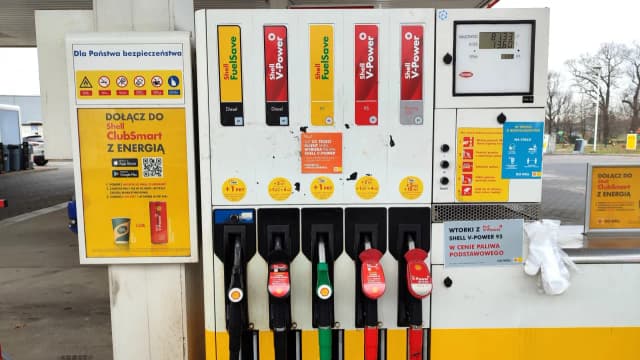 Ile kosztuje budowa stacji benzynowej? Ukryte koszty, które cię zaskoczą! Ile kosztuje budowa stacji benzynowej? Ukryte koszty, które cię zaskoczą!