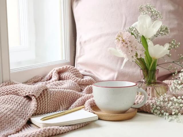 Wiosenne cuda w oknach: Magiczne dekoracje, które zachwycą każdego Wiosenne cuda w oknach: Magiczne dekoracje, które zachwycą każdego