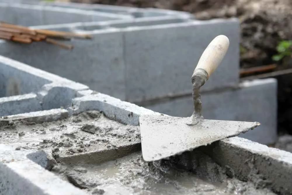 Bloczki betonowe: Dlaczego klej może być lepszy niż zaprawa murarska? Bloczki betonowe: Dlaczego klej może być lepszy niż zaprawa murarska?
