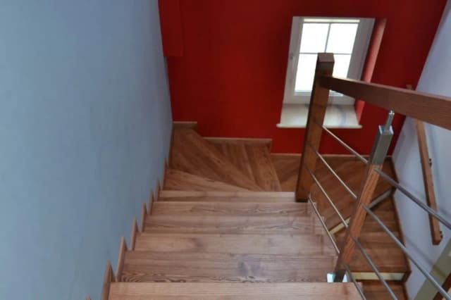 Jak zabezpieczyć schody drewniane: 7 skutecznych metod ochrony Jak zabezpieczyć schody drewniane: 7 skutecznych metod ochrony